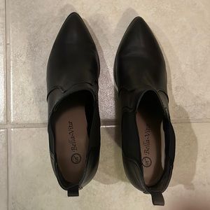 Black stylish pointed toe booties